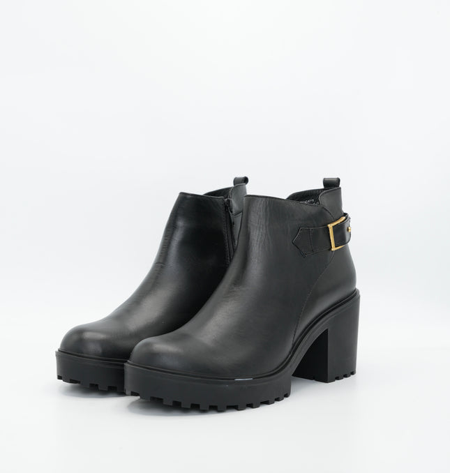 Botín en cuero negro