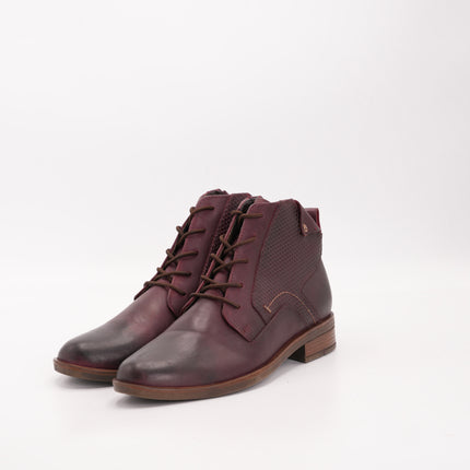 Botín en cuero vinotinto