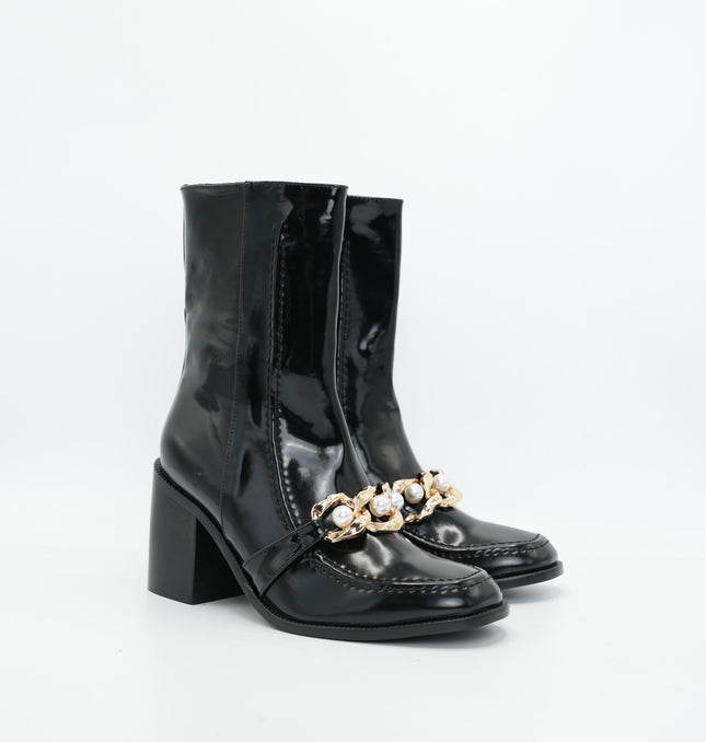Bota en cuero charol