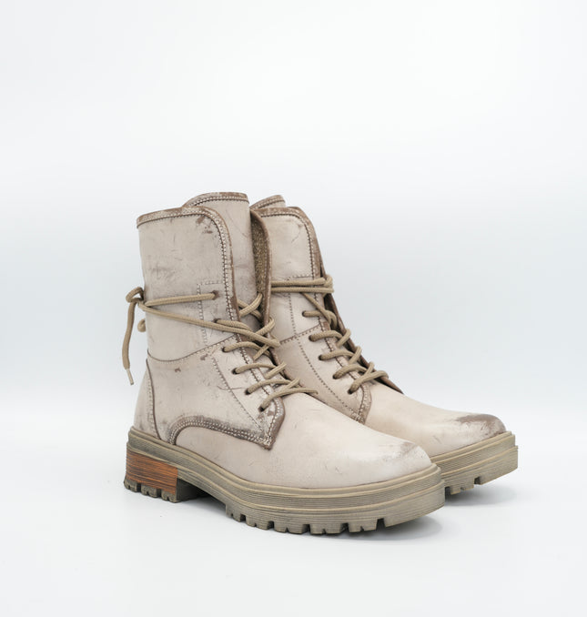 Bota en cuero beige vintage