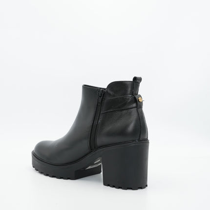 Botín en cuero negro