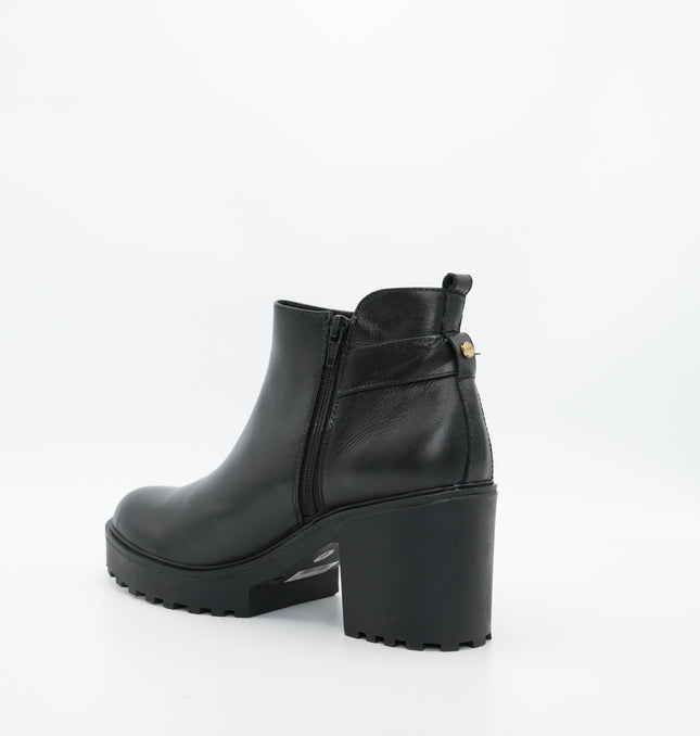 Botín en cuero negro
