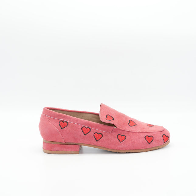 Zapato en cuero rosado con bordados