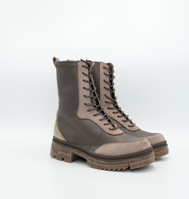 Bota en cuero café y beige