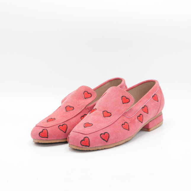 Zapato en cuero rosado con bordados