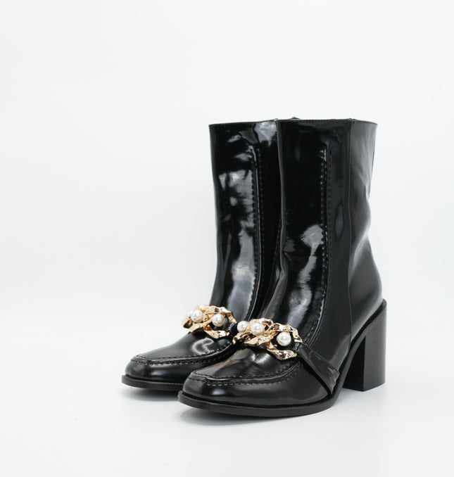Bota en cuero charol
