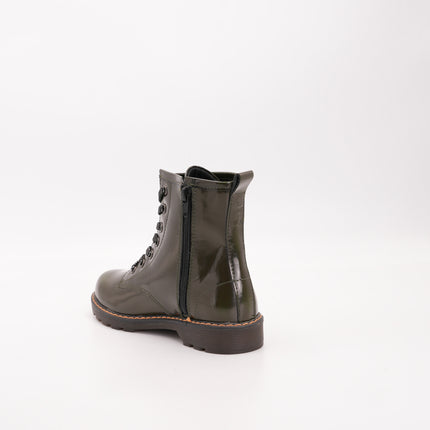 Bota en cuero charol verde