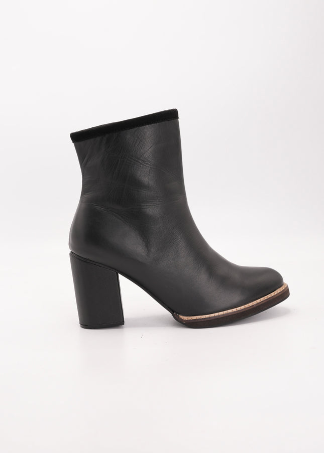 Botín en cuero negro