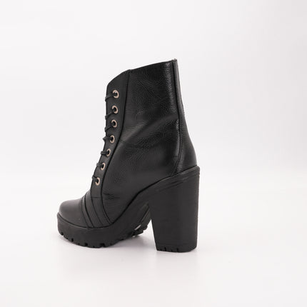 Botín en cuero negro