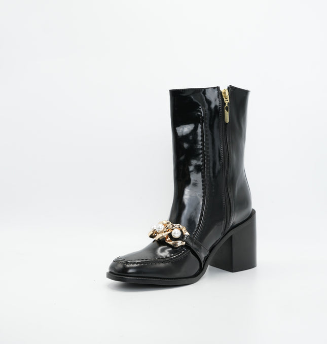 Bota en cuero charol