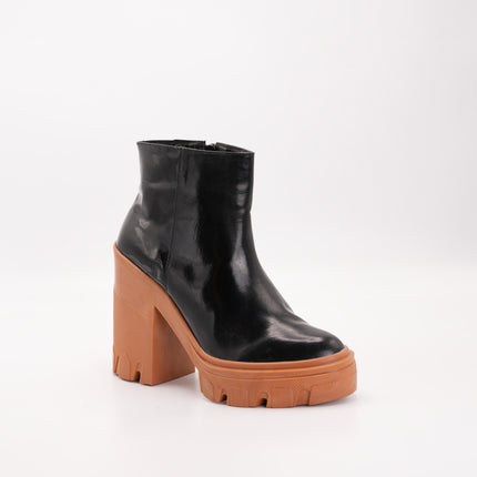 Botín en cuero charol