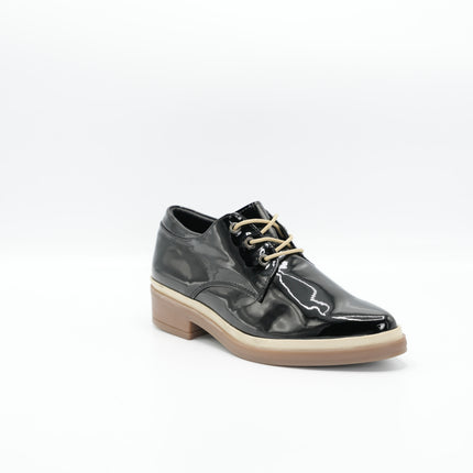 Zapato en cuero negro charol