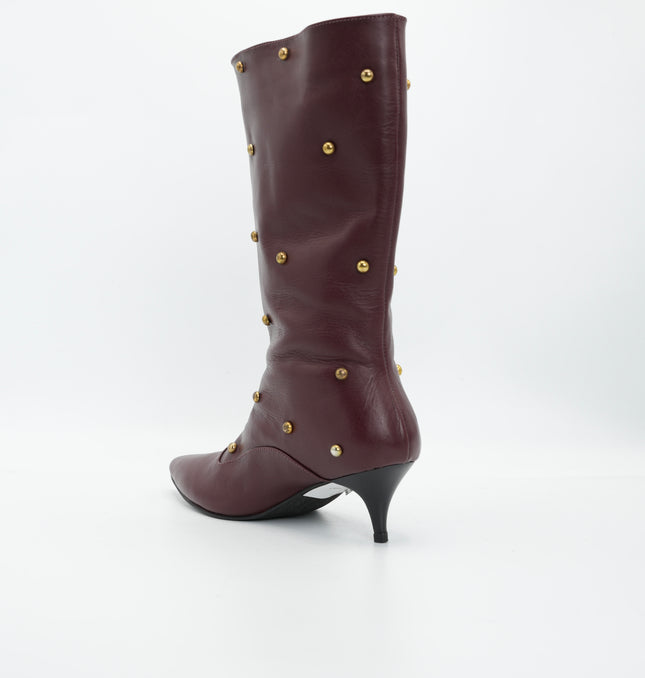 Bota tacón punta en cuero vino tinto
