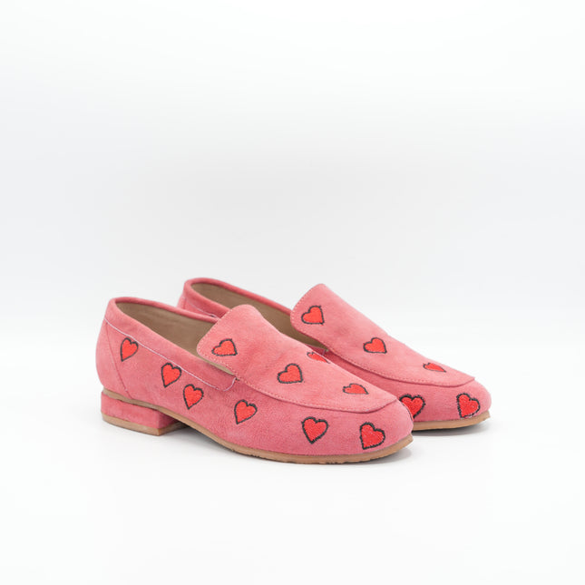 Zapato en cuero rosado con bordados