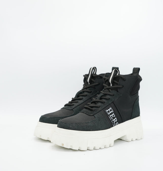 Botín en cuero negro