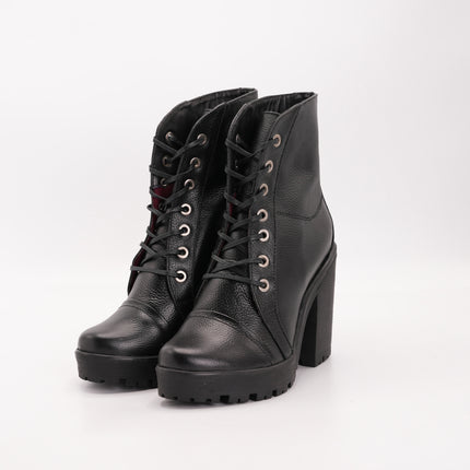 Botín en cuero negro