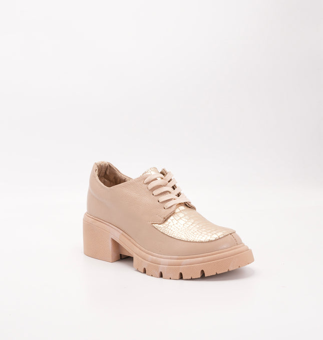 Mocasín en cuero beige con dorado