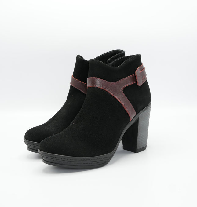 Botín en cuero gamuza y detalle café