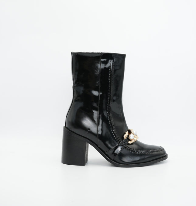 Bota en cuero charol