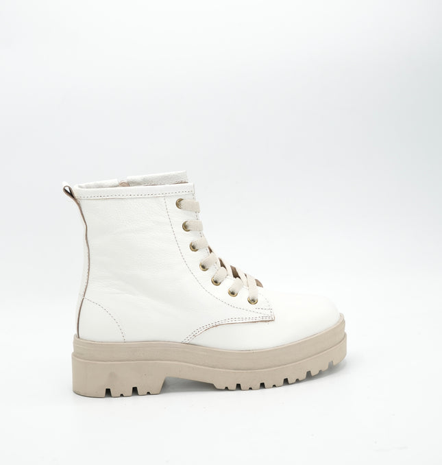 Bota Martín en cuero crema