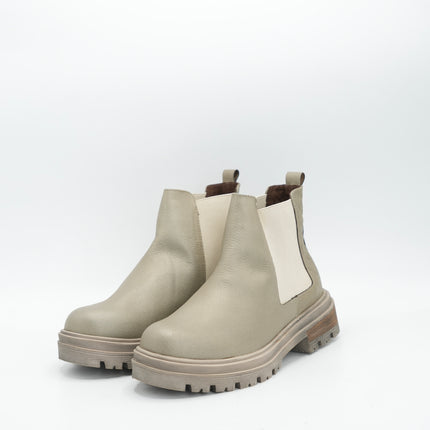 Botín escarlata en cuero oro