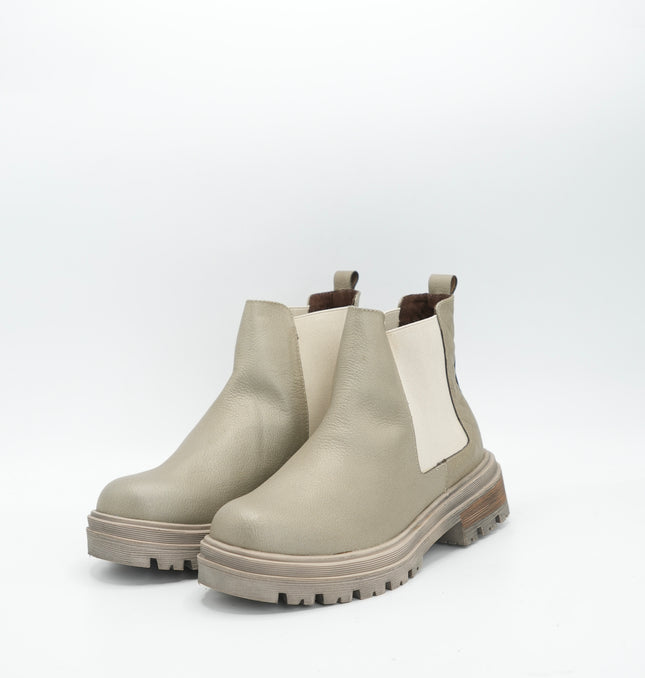 Botín escarlata en cuero oro