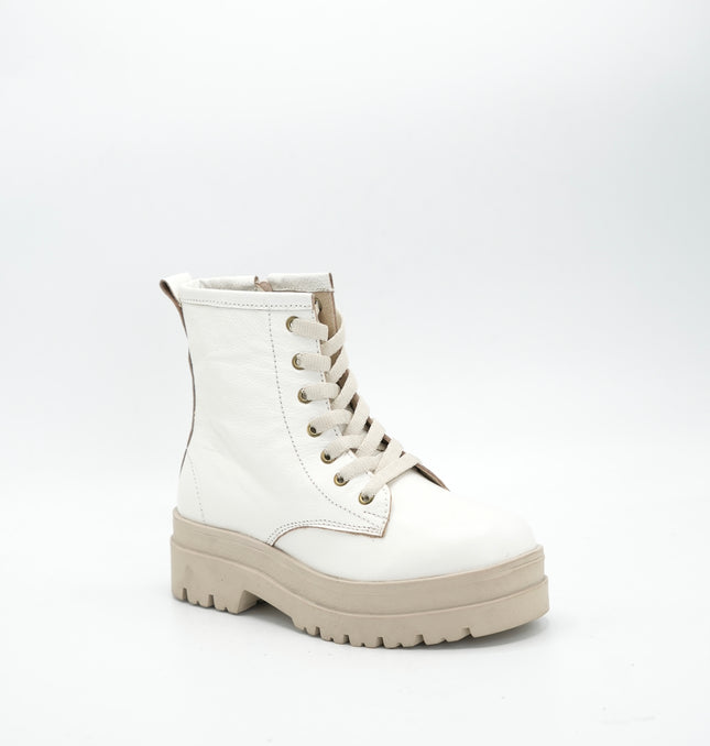 Bota Martín en cuero crema