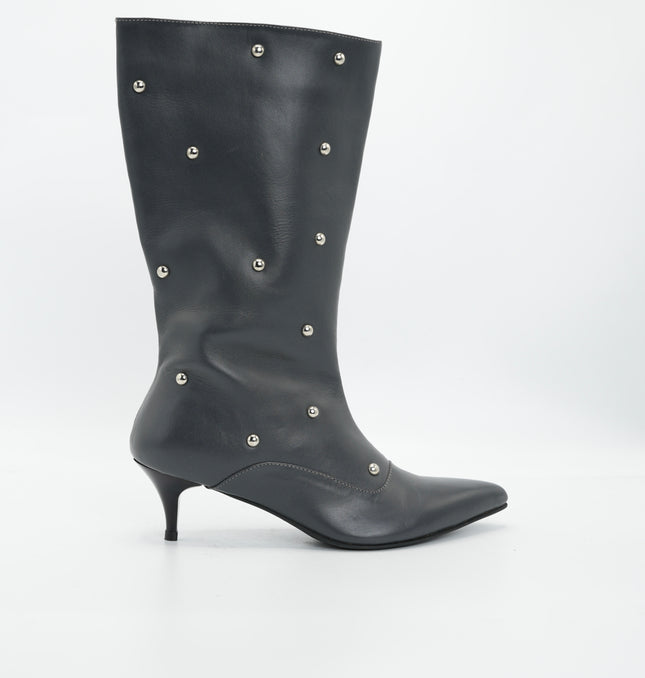 Bota tacón en cuero  punta negro