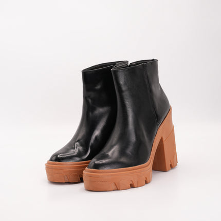 Botín en cuero charol