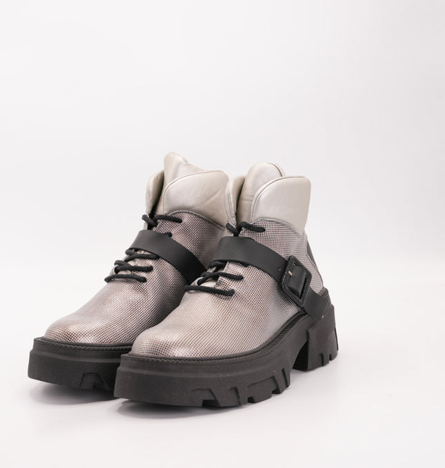 Botín en cuero con textura