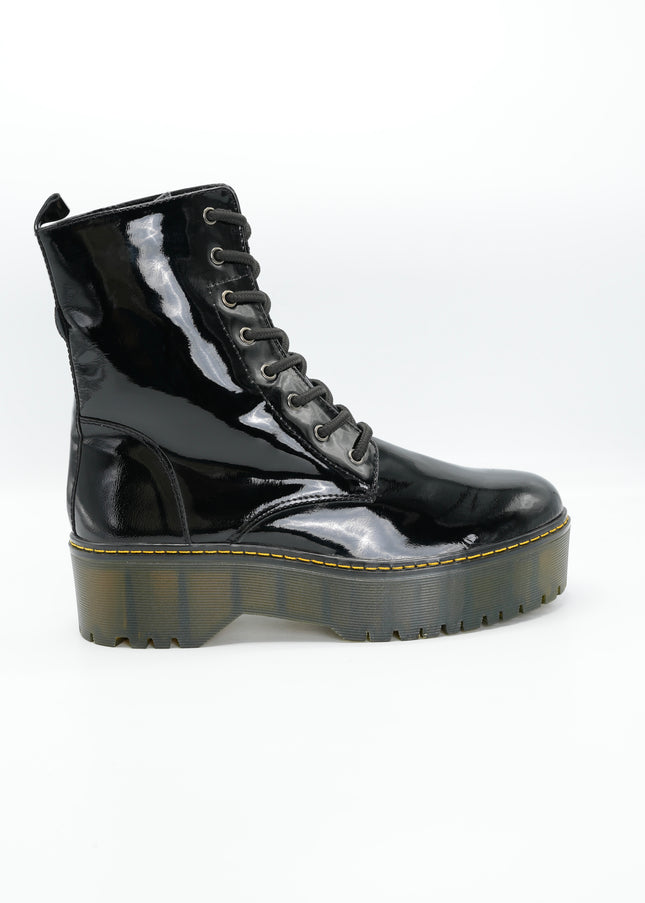 Botín en cuero negro charol