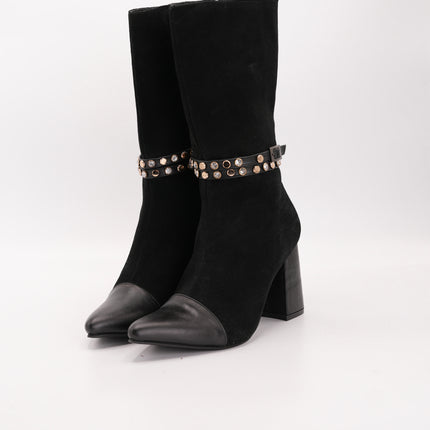 Bota en cuero gamuza con correa