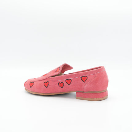 Zapato en cuero rosado con bordados