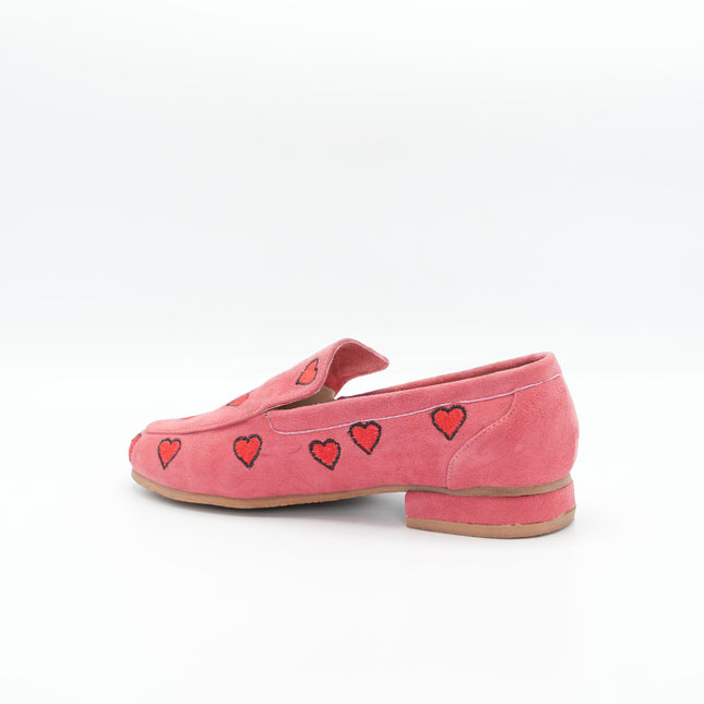 Zapato en cuero rosado con bordados