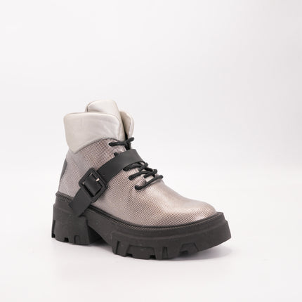 Botín en cuero con textura