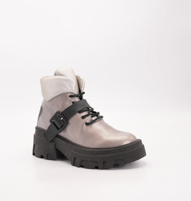 Botín en cuero con textura