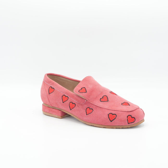 Zapato en cuero rosado con bordados