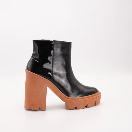 Botín en cuero charol