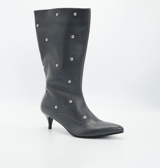 Bota tacón en cuero  punta negro