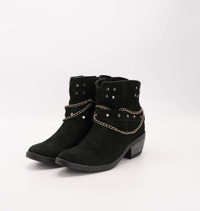 Botín en cuero gamuza negro con cadenas