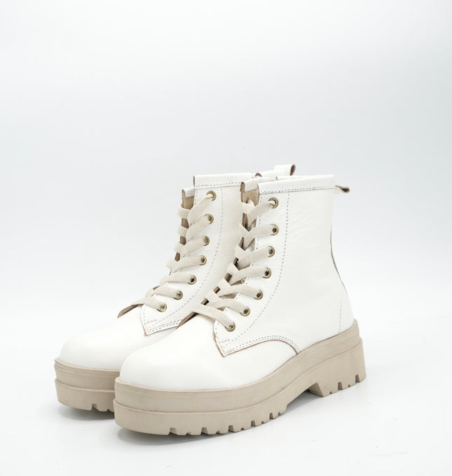 Bota Martín en cuero crema