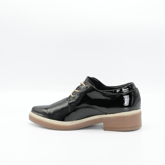Zapato en cuero negro charol