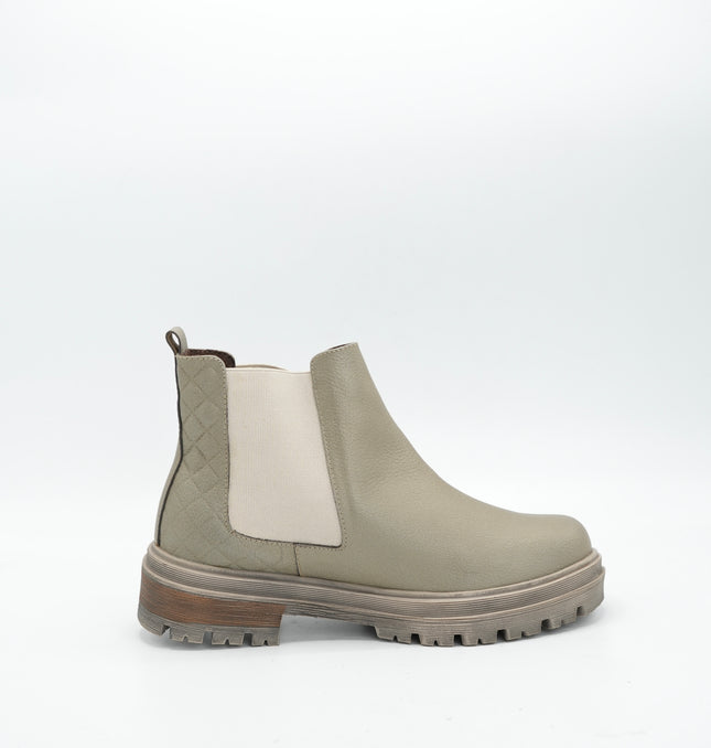 Botín escarlata en cuero oro