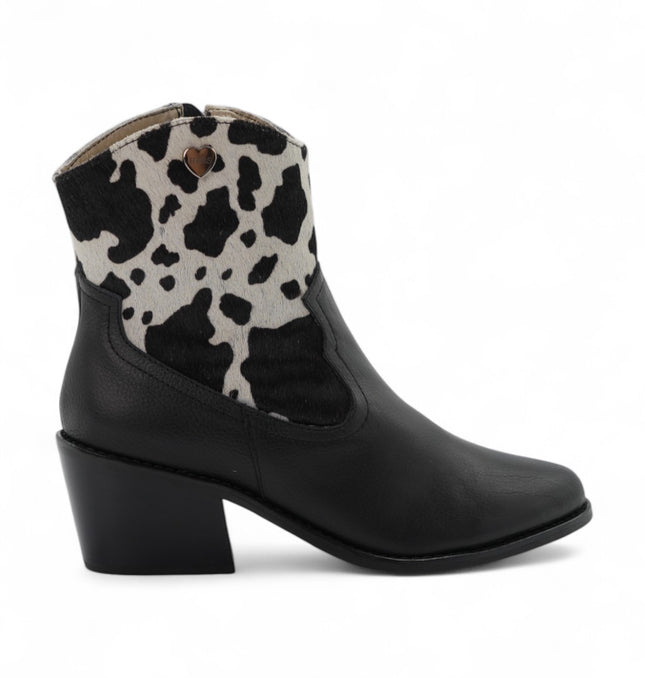Botin negro con detalles de cuero
