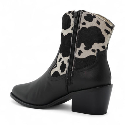 Botin negro con detalles de cuero