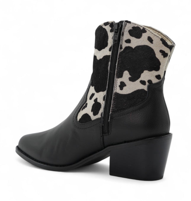 Botin negro con detalles de cuero