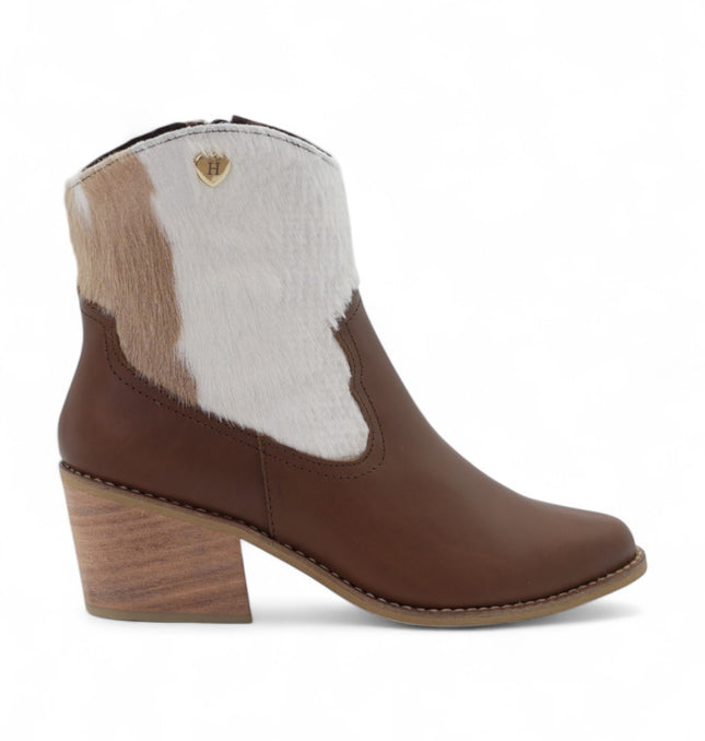 Botin cafe con detalles de cuero