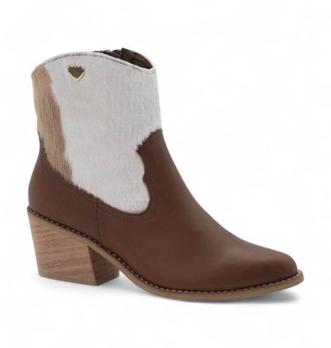 Botin cafe con detalles de cuero