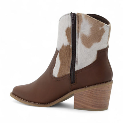 Botin cafe con detalles de cuero