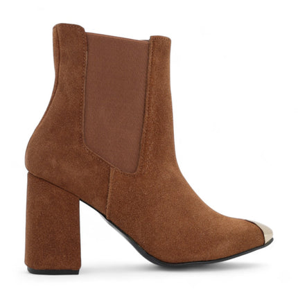 Botin cafe con detalle dorado